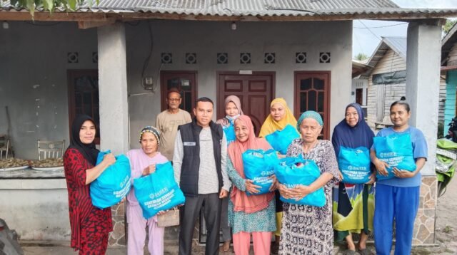 Foto: Tim Baher Bersama PT Timah Salurkan Paket Sembako