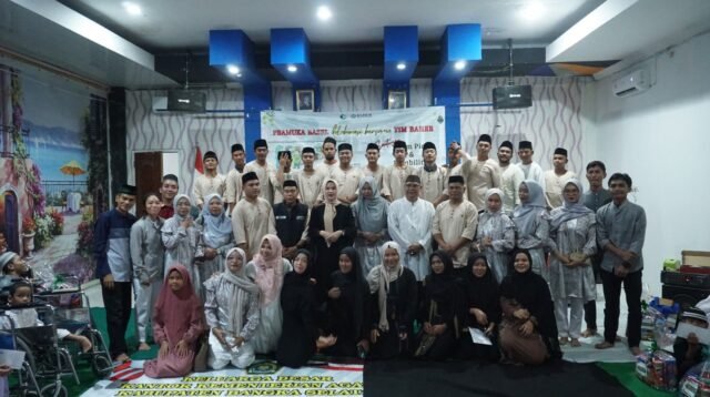 Foto: Tim Baher Salurkan Bantuan kepada Duafa Lansia | Hotel A3 Toboali