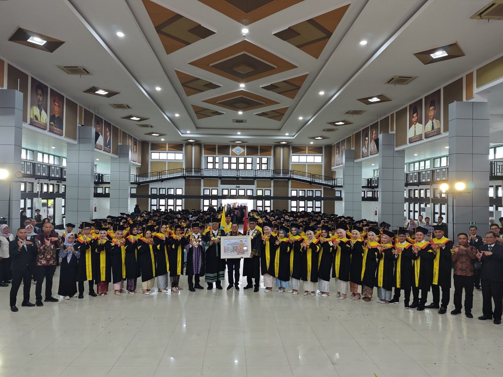 Foto: Wisuda Kuliah Universitas Terbuka di Pangkal Pinang